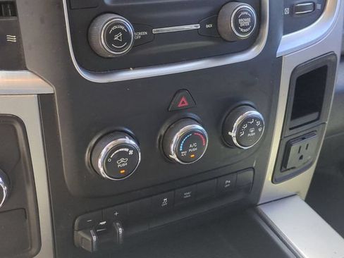 Used 2015 RAM 2500 SLT w/ Luxury Group AWD/4WD image 24
