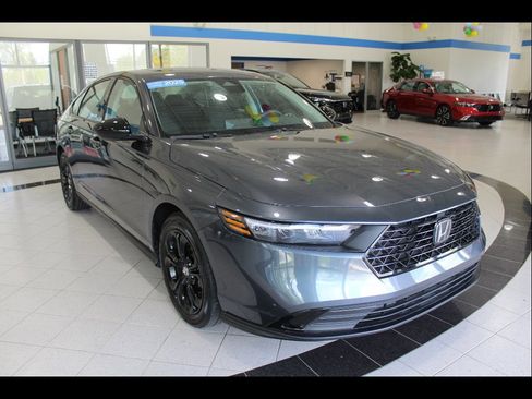 Certified 2025 Honda Accord SE image 3
