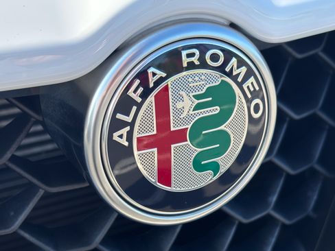 Used 2022 Alfa Romeo Stelvio Veloce AWD/4WD image 18