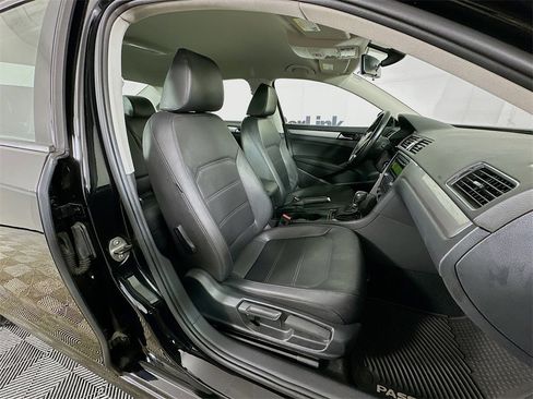 Used 2015 Volkswagen Passat 1.8T Wolfsburg Edition image 29