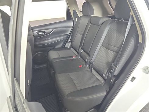 Used 2018 Nissan Rogue S image 15