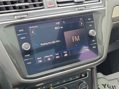 Used 2018 Volkswagen Tiguan SEL image 27