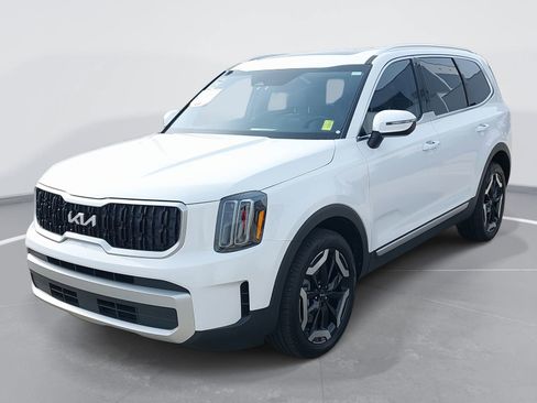 Used 2025 Kia Telluride EX w/ EX Captain's Chair Package image 1