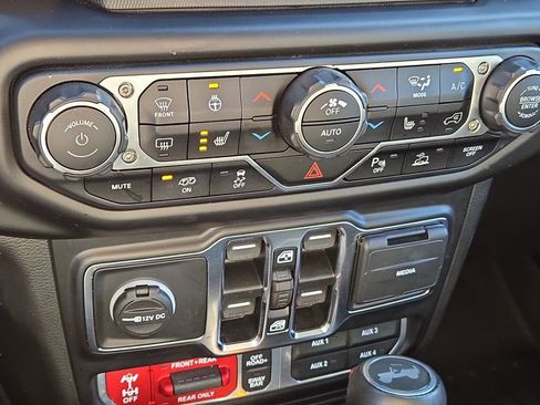 Used 2022 Jeep Wrangler Unlimited Rubicon image 26