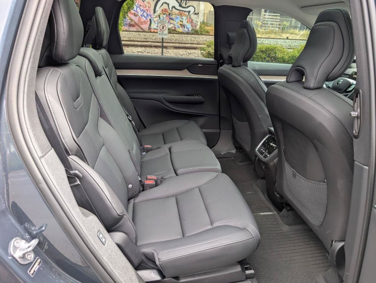 Used 2025 Volvo EX90 Plus AWD/4WD image 17