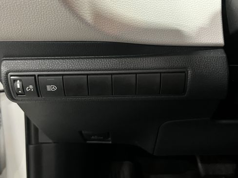 Used 2020 Toyota Corolla LE image 26