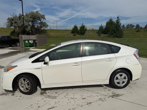 Used 2011 Toyota Prius Two FWD image 2