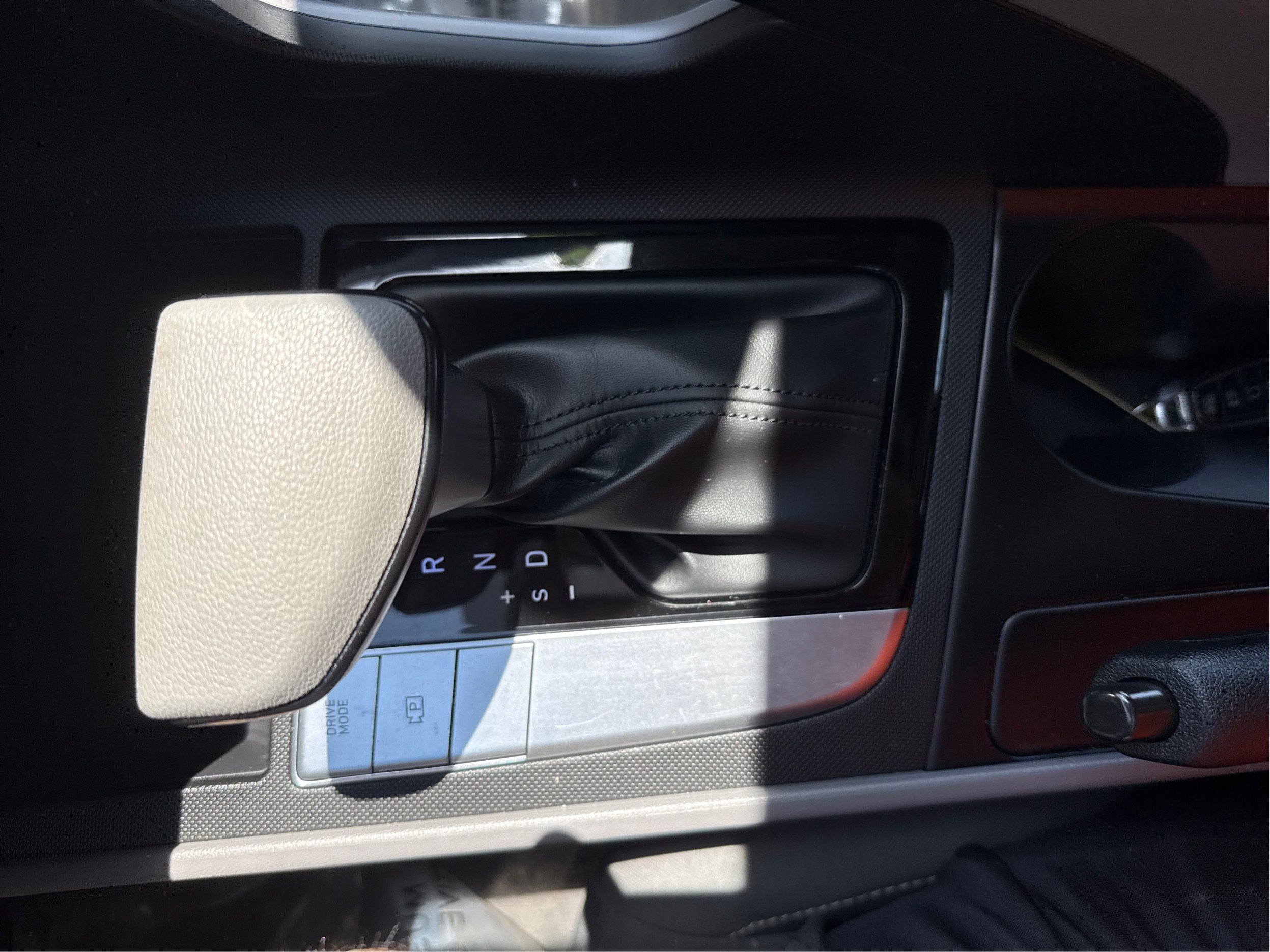 Used 2022 Hyundai Elantra SEL FWD image 29