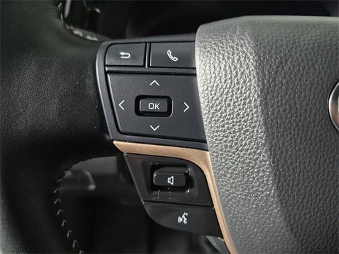 Used 2025 Toyota Crown XLE image 21