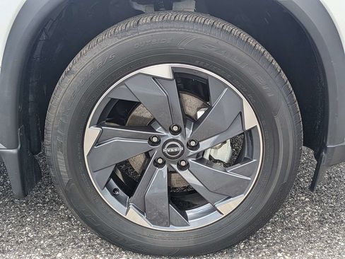 Used 2025 Nissan Rogue SV FWD image 11