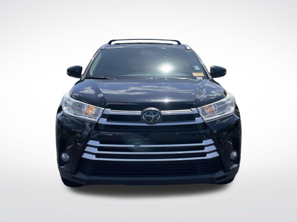 Used 2017 Toyota Highlander XLE AWD/4WD image 9