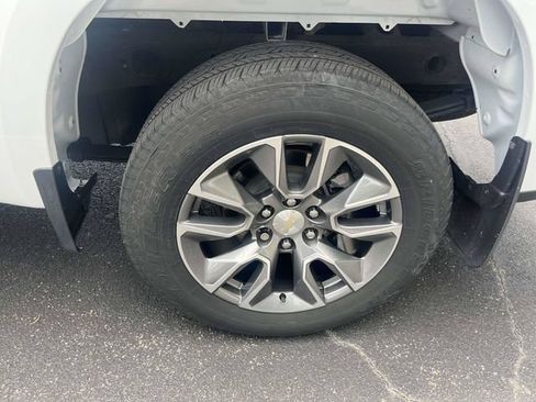 Used 2022 Chevrolet Silverado 1500 LT AWD/4WD image 12