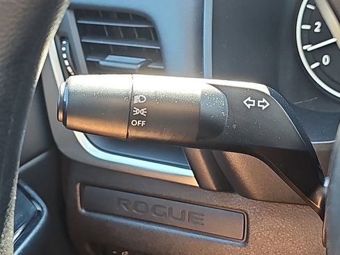 Used 2024 Nissan Rogue S FWD image 34