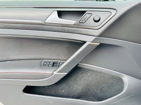 Used 2020 Volkswagen GTI SE image 9