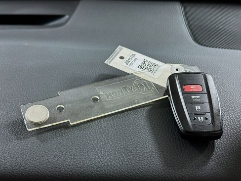 Used 2024 Toyota Camry XSE w/ Navigation Package image 33