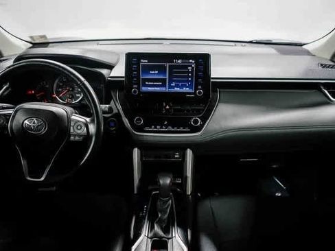 Certified 2022 Toyota Corolla Cross LE image 11