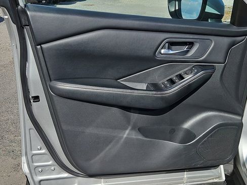 Used 2024 Nissan Rogue SV image 19