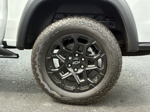Used 2026 Chevrolet Colorado Trail Boss AWD/4WD image 11
