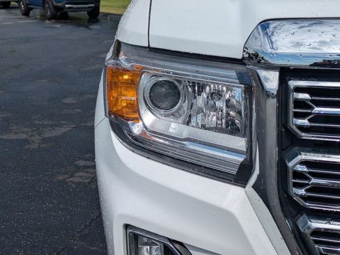 Used 2022 GMC Canyon Denali RWD image 10