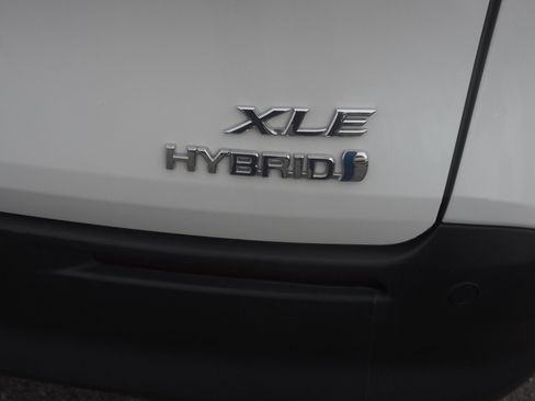 Used 2023 Toyota Sienna XLE image 22