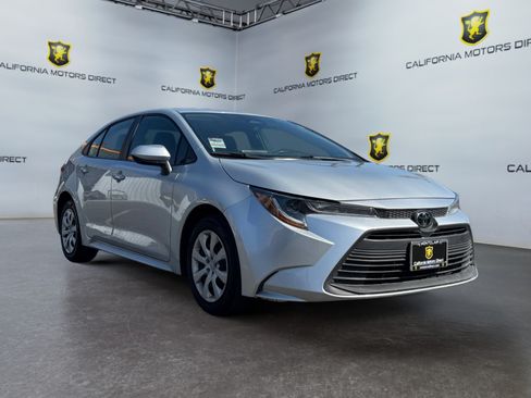 Used 2025 Toyota Corolla LE FWD image 7