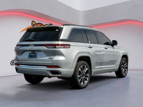 Used 2023 Jeep Grand Cherokee Overland RWD image 5
