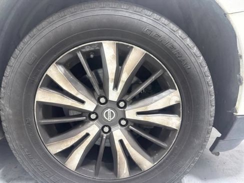 Used 2017 Nissan Pathfinder SV FWD image 4