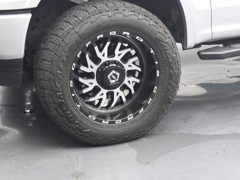 Used 2019 Ford F150 XLT w/ Equipment Group 302A Luxury AWD/4WD image 12