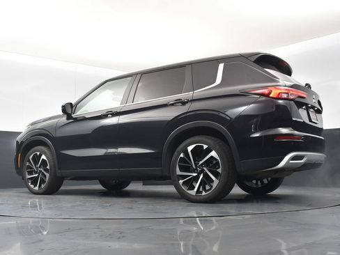 Used 2024 Mitsubishi Outlander SE image 13