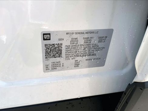 Used 2024 Cadillac XT4 Premium Luxury w/ Cold Weather Package AWD/4WD image 33