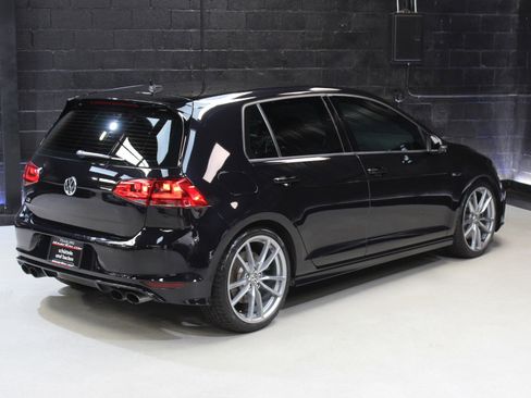 Used 2017 Volkswagen Golf R 4-Door image 9