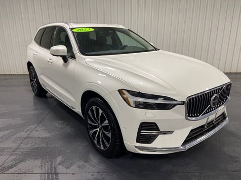 Used 2023 Volvo XC60 B5 Plus image 2