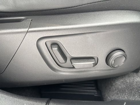 Certified 2025 Volvo XC40 B5 Plus image 42