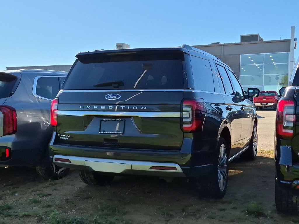 Used 2024 Ford Expedition Platinum AWD/4WD image 2