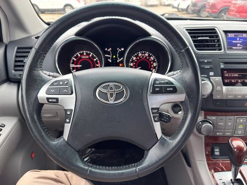 Used 2012 Toyota Highlander Limited FWD image 11