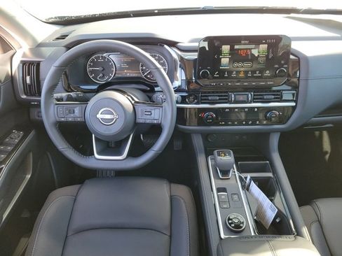 New 2025 Nissan Pathfinder SL image 9