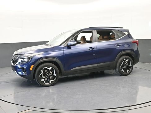 Used 2024 Kia Seltos EX image 2