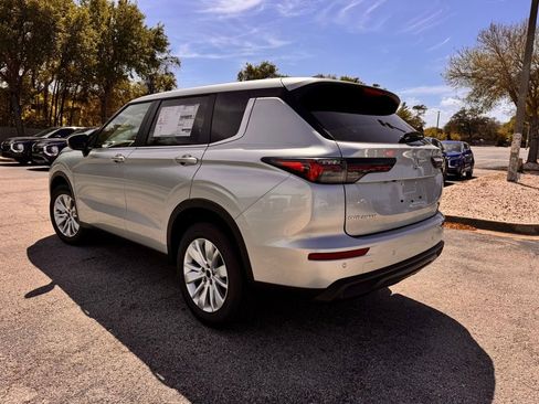 New 2026 Mitsubishi Outlander ES FWD image 5