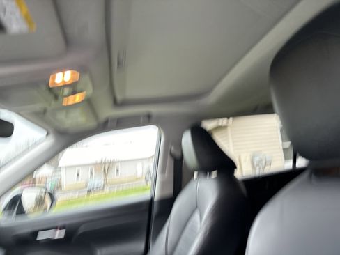 Used 2021 Toyota Highlander XLE image 30