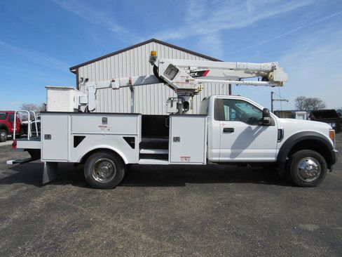 Used 2017 Ford F550 4x4 Regular Cab Super Duty image 2