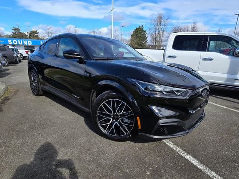 Used 2025 Ford Mustang Mach-E Premium image 2