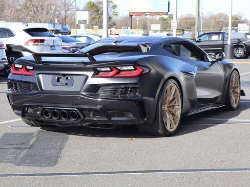 Used 2023 Chevrolet Corvette Z06 w/ Z07 Performance Package image 10