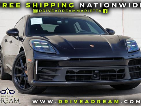 Used 2025 Porsche Panamera image 2