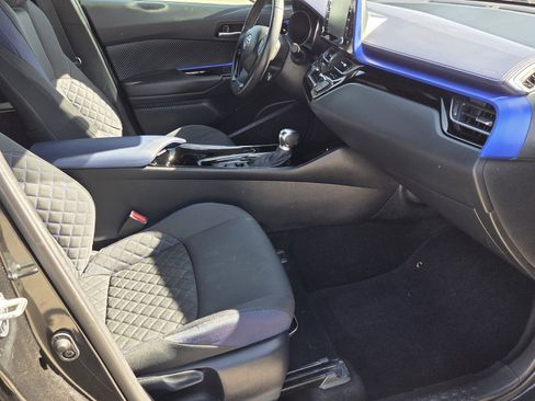 Used 2020 Toyota C-HR XLE image 11