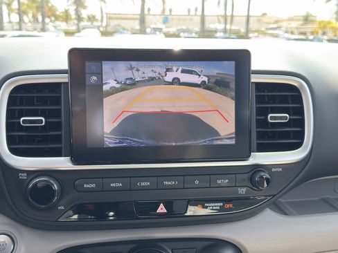 Used 2025 Hyundai Venue SEL FWD image 15