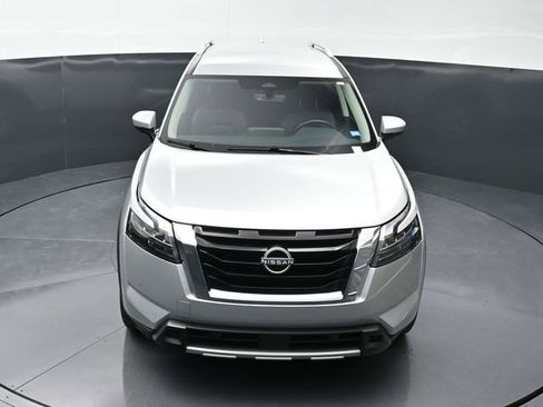 Used 2025 Nissan Pathfinder SL image 32