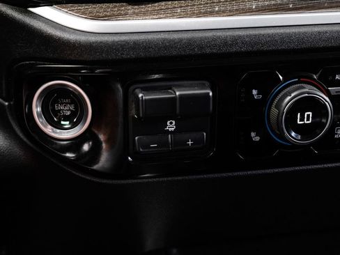 Used 2022 Chevrolet Silverado 1500 LT w/ Z71 Off-Road Package image 24