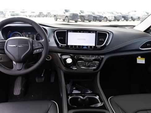 New 2026 Chrysler Pacifica Limited w/ S Appearance Package AWD/4WD image 12