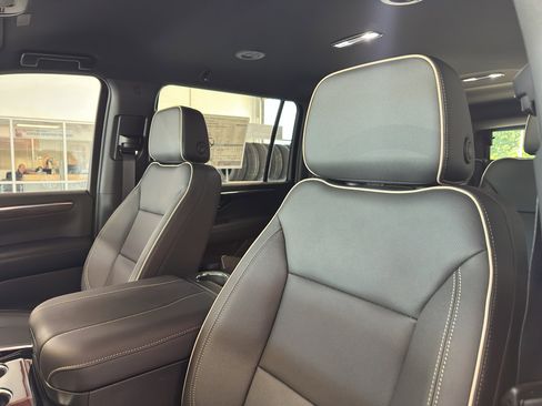 New 2025 Chevrolet Suburban Premier image 4