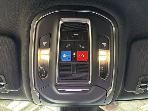 Used 2025 Jeep Grand Cherokee Limited AWD/4WD image 33